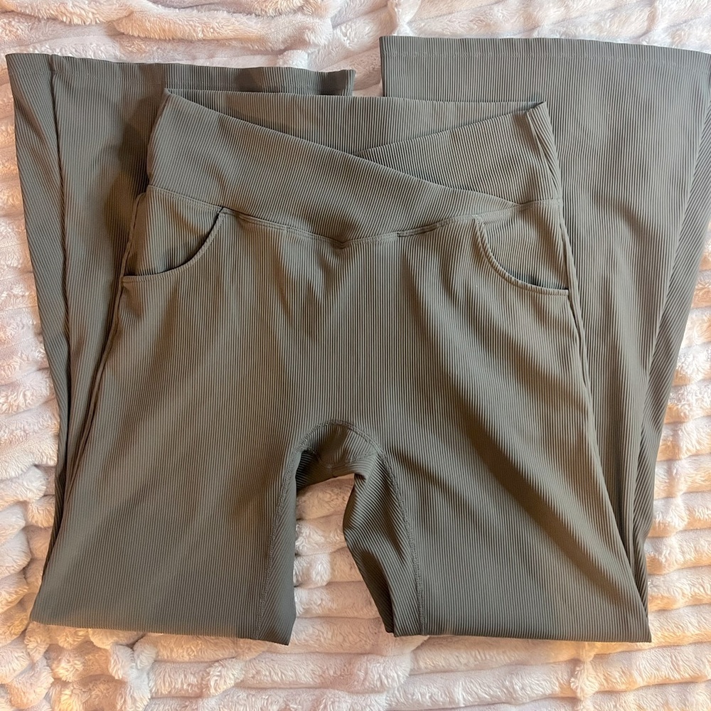 ❣️Cute & Comfy Stretchy Flare Pants | XL | EUC | Effortless Summer Wear ☀️ - Picture 1 of 7